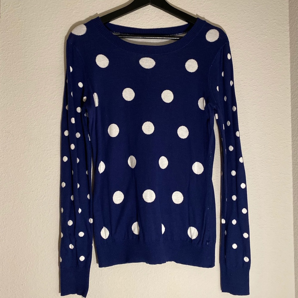 👻 Gap blue and white polka dot sweater.